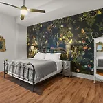 Stunning 2-Bedroom Garden District Newly Renovated