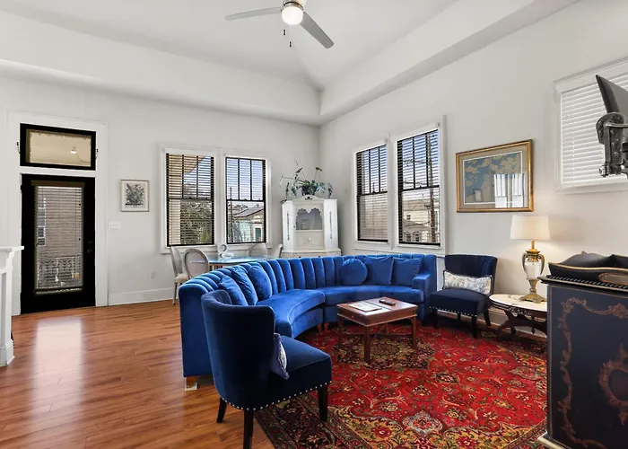 Stunning 2-Bedroom Garden District Newly Renovated