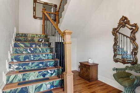 Stunning 2-bedroom Garden District Newly Renovated *