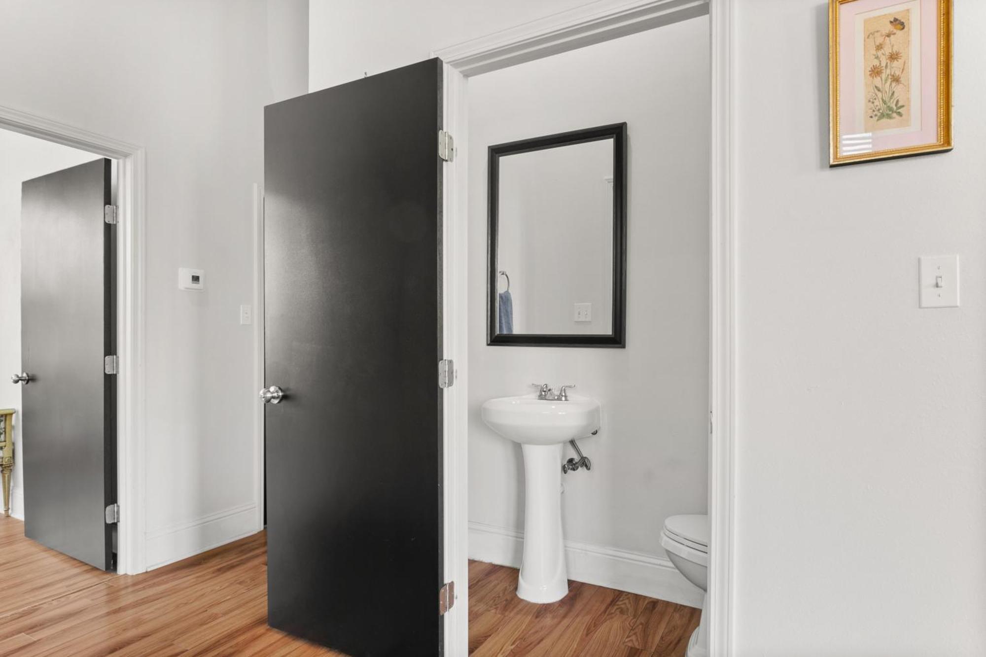 Apartment Stunning 2-bedroom Garden District Newly Renovated *