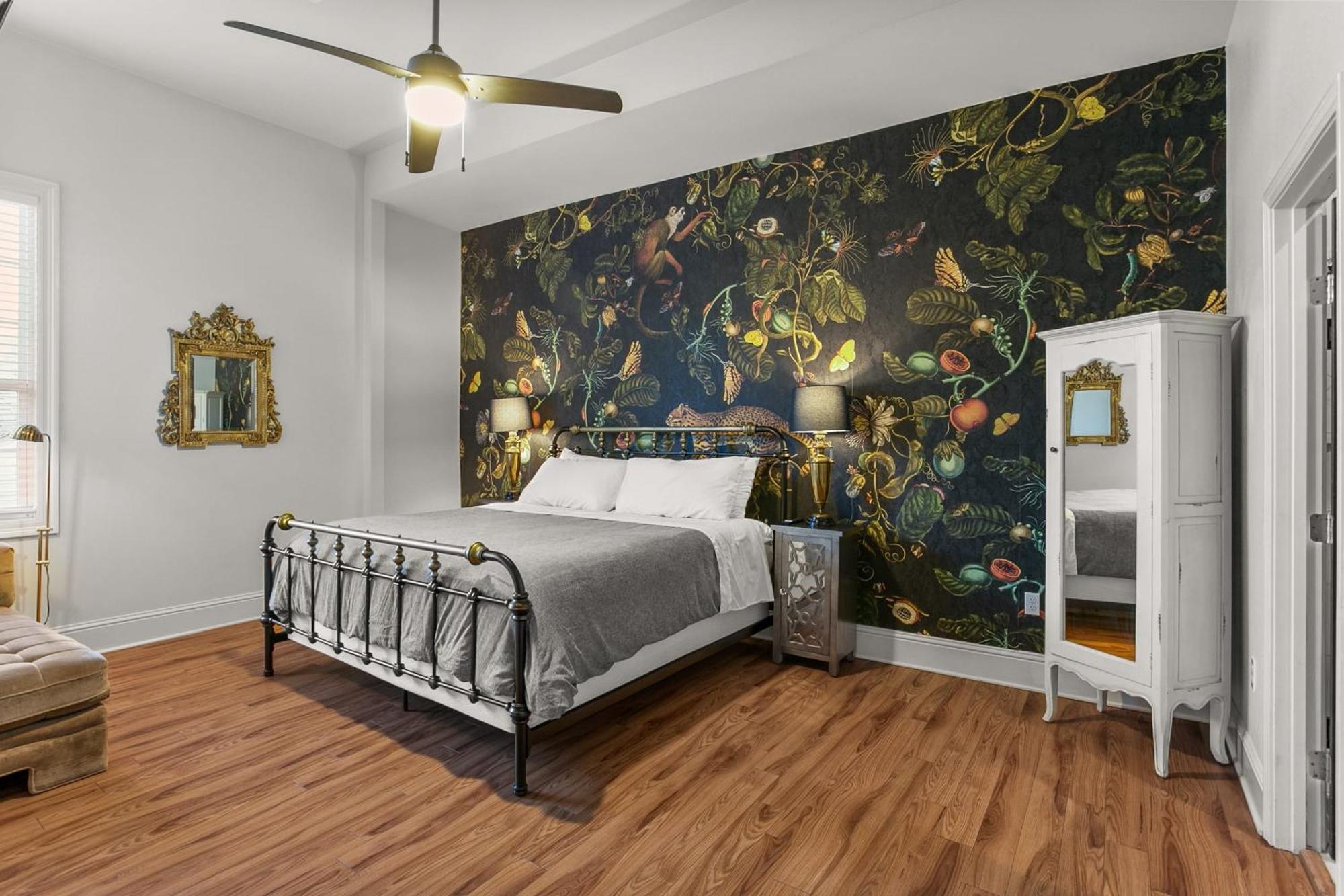 Stunning 2-bedroom Garden District Newly Renovated Apartment New Orleans