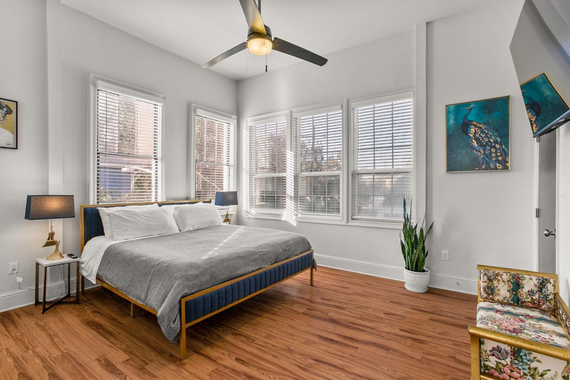 Stunning 2-bedroom Garden District Newly Renovated Apartment