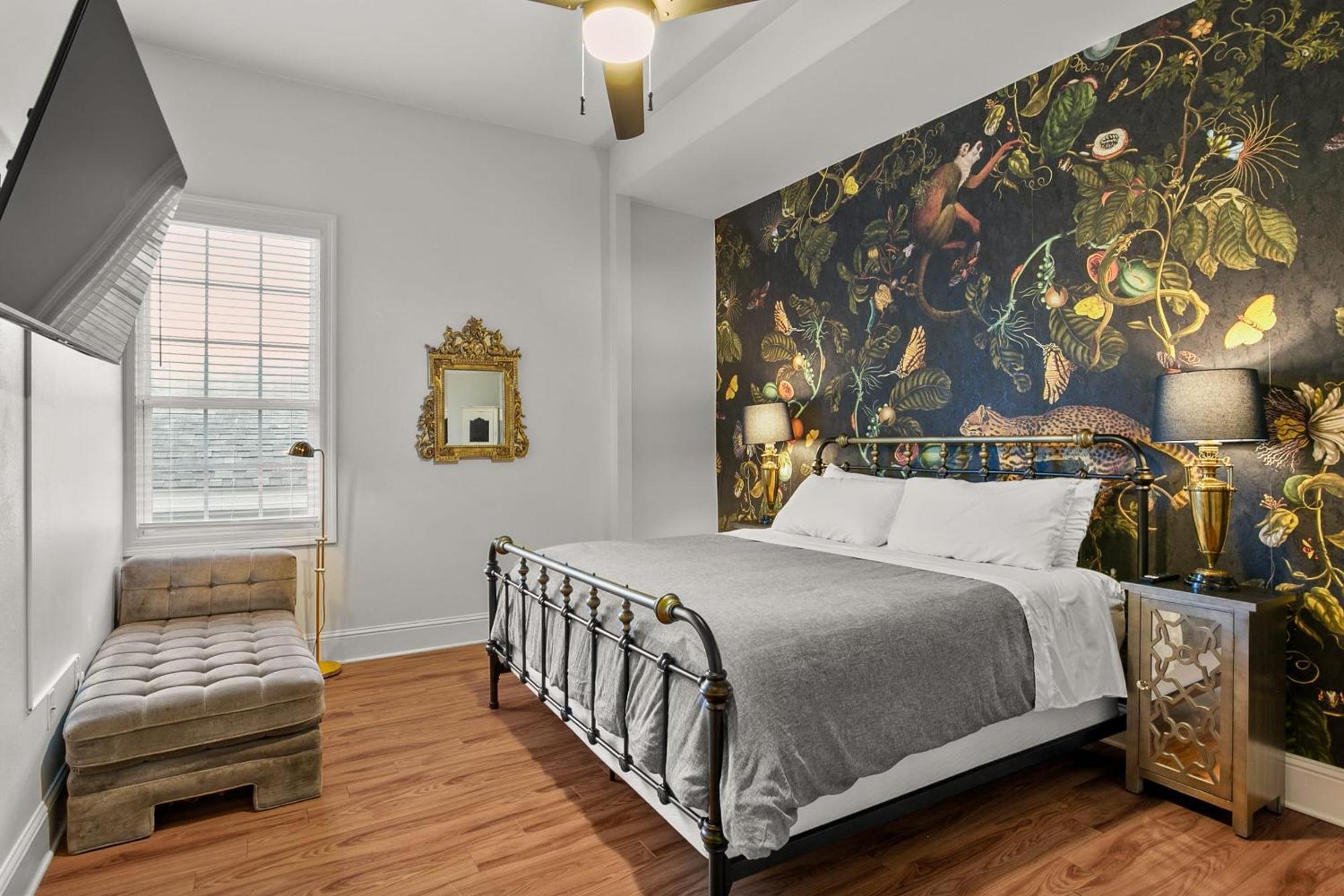 Stunning 2-bedroom Garden District Newly Renovated Apartment New Orleans